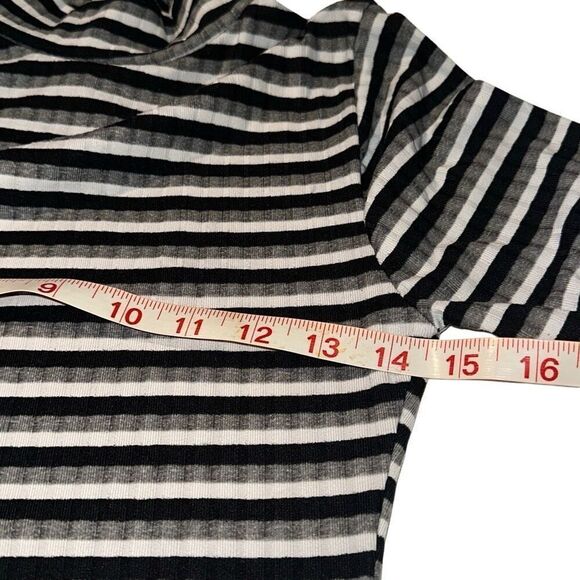 RUE21 Gray Black Striped Mock Neck Ribbed Long Sleeve Pullover Tee Ladies XS - Picture 8 of 9